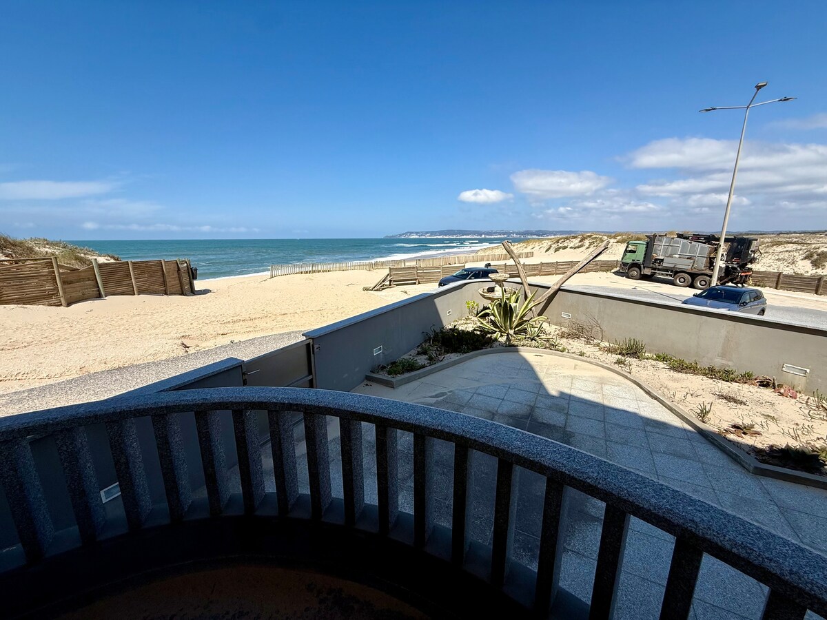 Ocean View Getaway Costa de Lavos - Luz da manhã a entrar pela varanda da suite